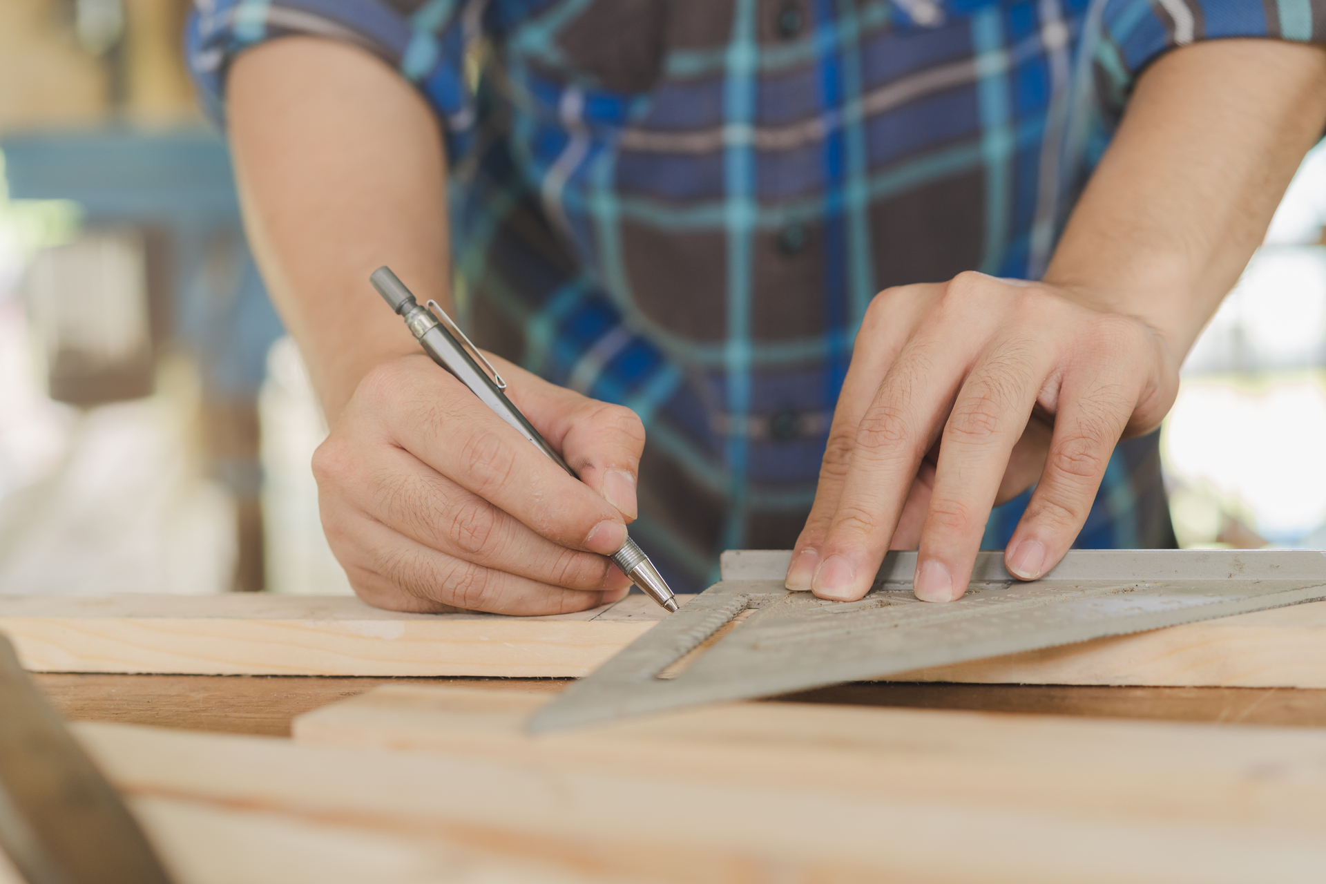 1920-carpentry-professional-hand-of-asian-young-man-male-carpenter-use-ruler-measure-tool-on-board-wood-in-small-shop-woodwork-furniture-making-construction-industry-owner-small-business-people.jpg