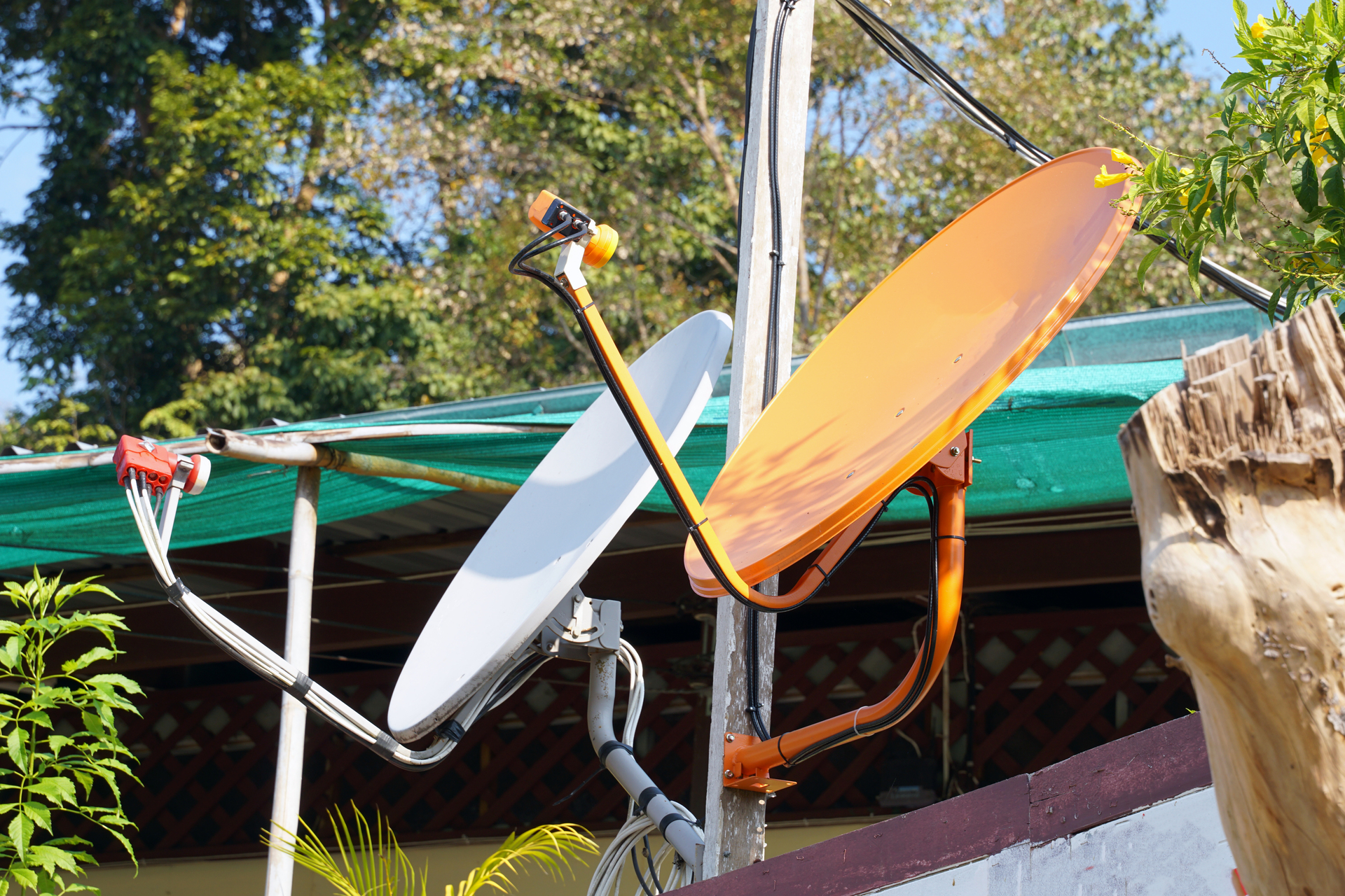 1920-educational-satellite-dish-installed-in-elementary-schools-in-rural-thailand-used-for-teaching-in-schools-with-insufficient-teachers-and-there-are-not-enough-learning-materials.jpg