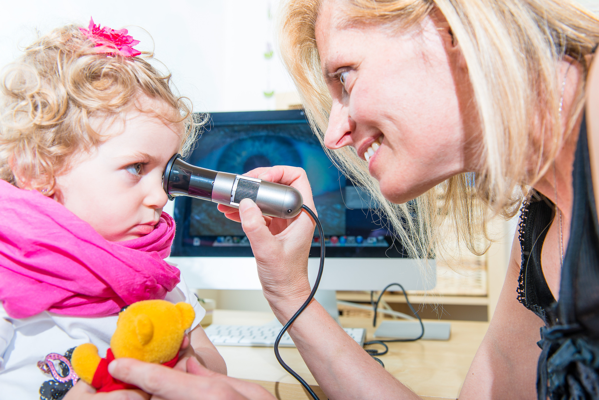 1920-examination-iridology-a-female-child.jpg