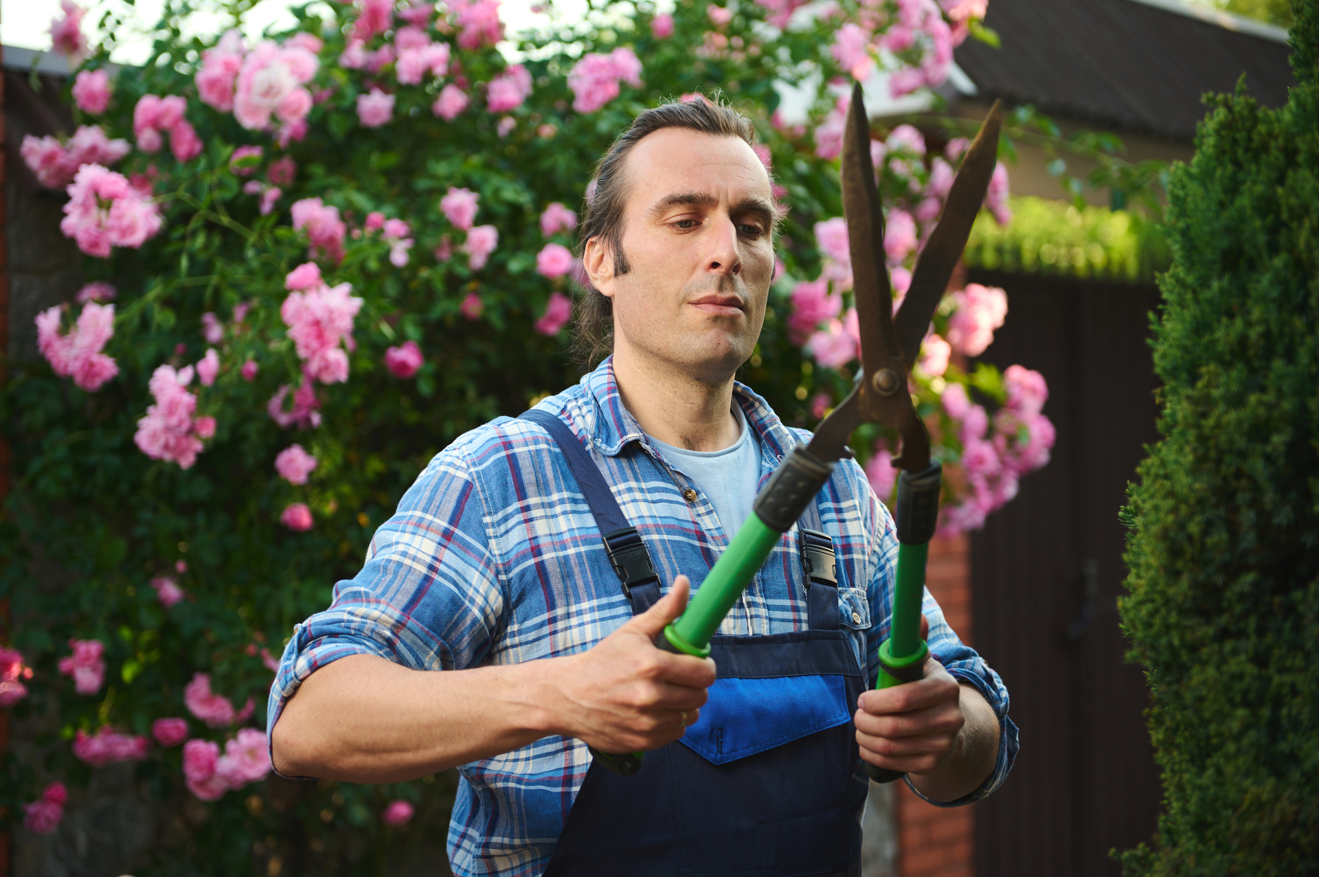 1920-portrait-of-workman-competent-gardener-holding-pruning-shears-cuts-backyard-hedges-pruners-secateurs-gardening-tools.jpg