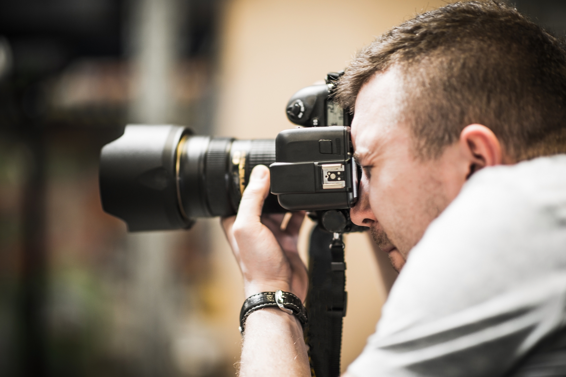 1920-studio-photographer-in-action.jpg